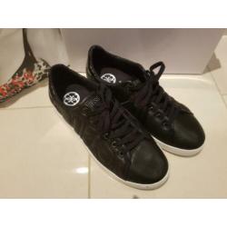 Guess sneakers (Nieuw in doos)