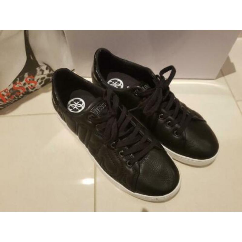 Guess sneakers (Nieuw in doos)
