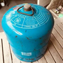 gasfles voor skottelbraai op de camping