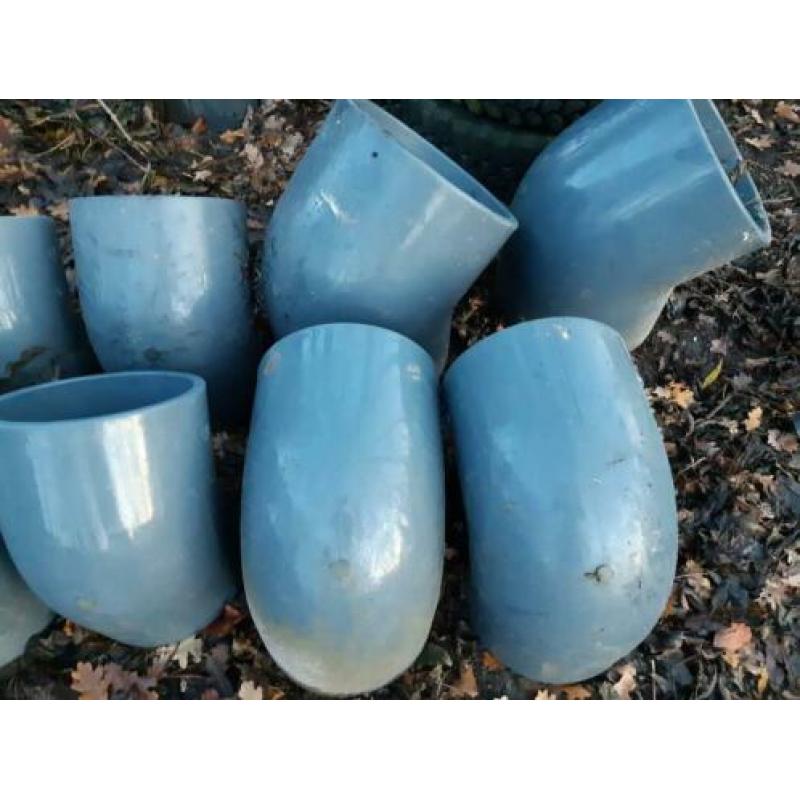 PVC bochten, knieën en mancetten 25 cm en 31 cm doorsnee