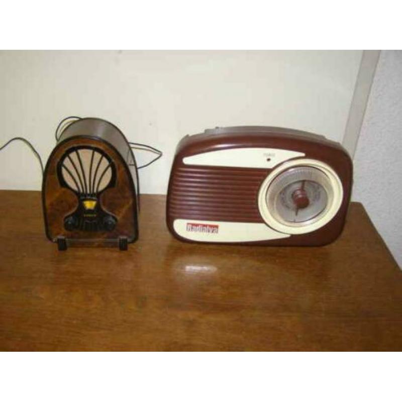 Twee retro radio's (A19 2305)