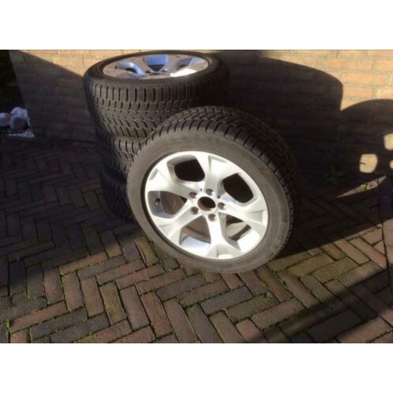 Winterbanden met l.m. velgen voor BMW X1