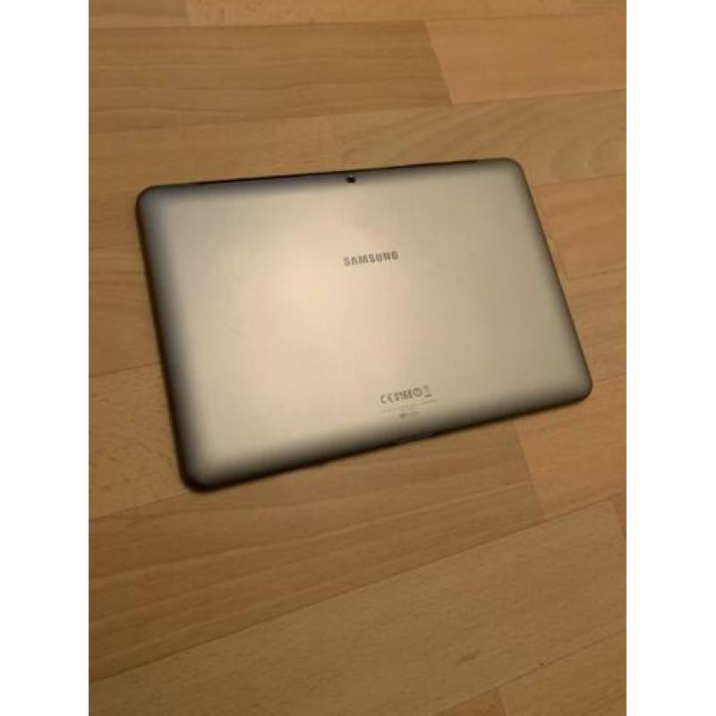 5x samsung en 1x apple tablet