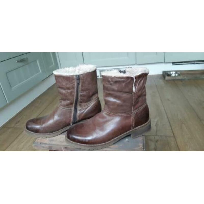Hush puppies 39