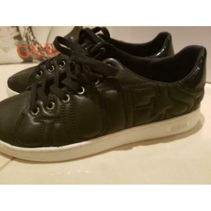 Guess sneakers (Nieuw in doos)