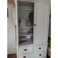 Kledingkast babykamer