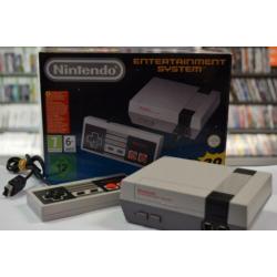 ZGAN IN DOOSJE: Nintendo Mini NES met 1 controller en doosje