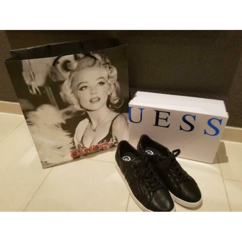 Guess sneakers (Nieuw in doos)