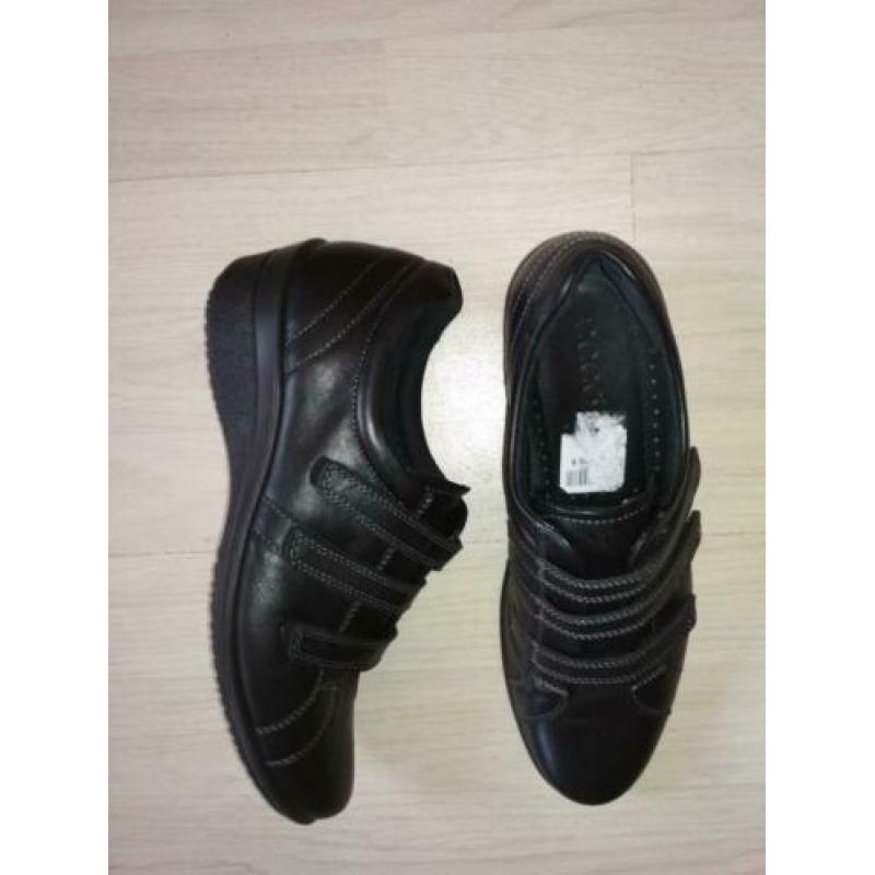 ECCO leren sneaker schoenen. NIEUW. Uitstekend. Maat 39.