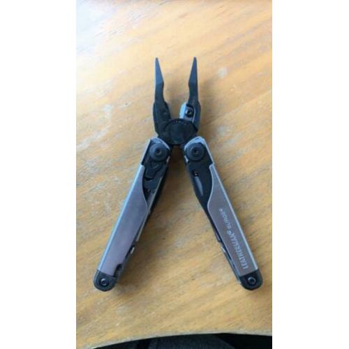 Leatherman Surge [Black & Silver] limited edition