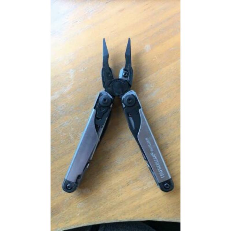 Leatherman Surge [Black & Silver] limited edition