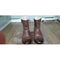 Hush puppies 39