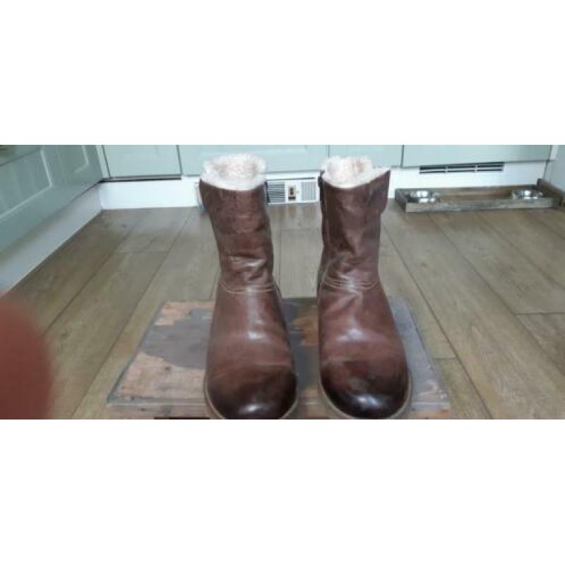 Hush puppies 39