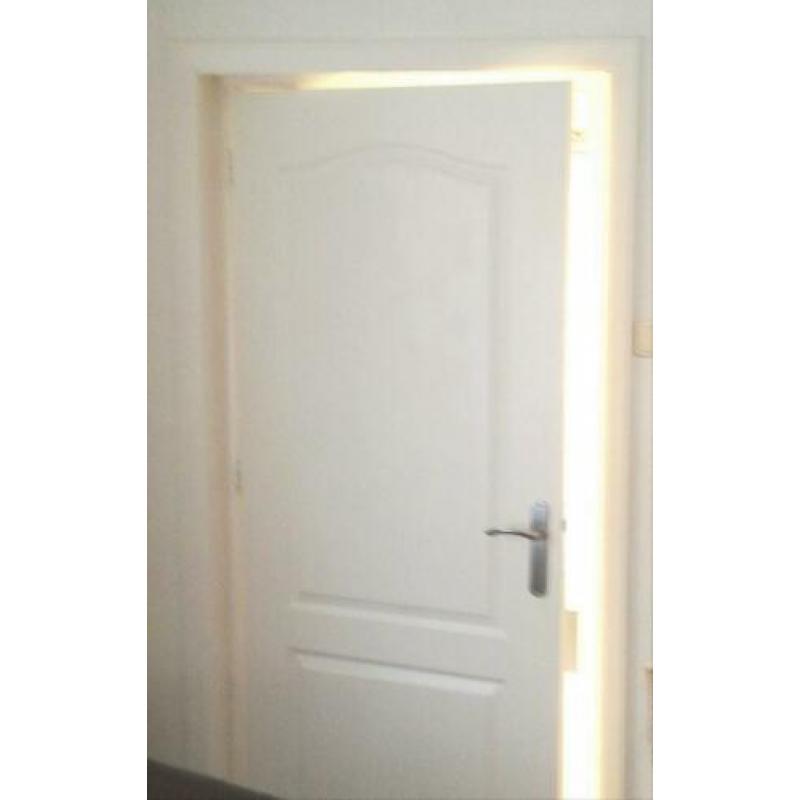 Schilder aangeboden vanaf 15,00. Beschikbaar 0684061350.