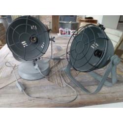 2 industriele tafel lampen , beton grijs