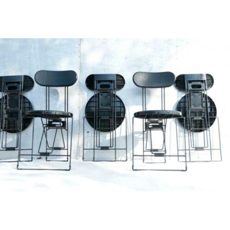 Cricket Chairs Andries van Onck & Kazuma Yamaguchi voor Magi