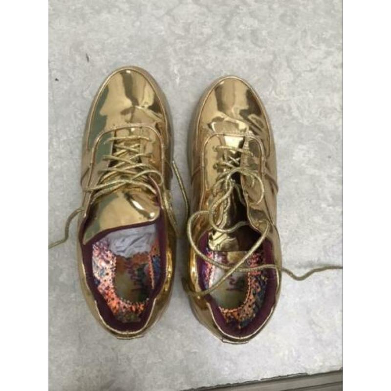 Irregular Choice gouden sneakers met licht maat 40