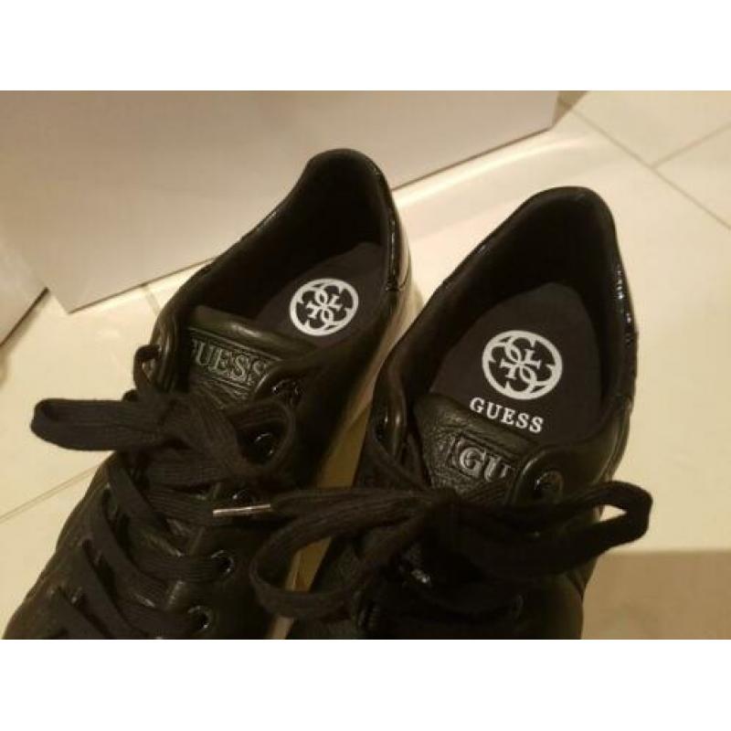Guess sneakers (Nieuw in doos)