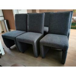 Zes antraciete, stoffen eetkamerstoelen