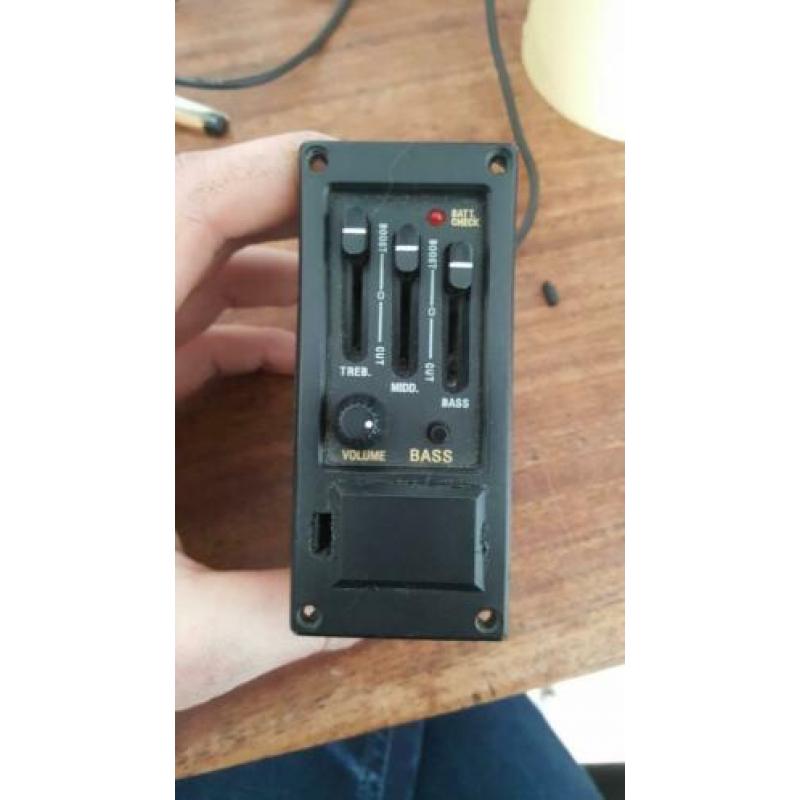 Basgitaar onderdelen.