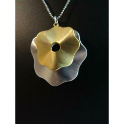 Vintage ketting met 2 kleurige hanger