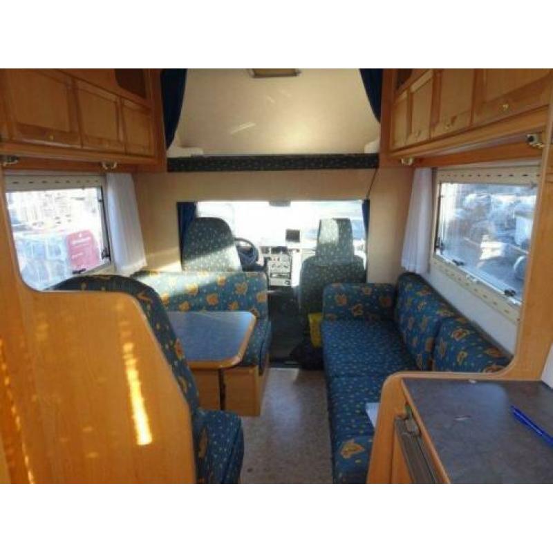 Lekker compacte doch ruime Adria 580 DX alkoof camper