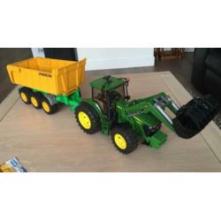 Bruder tractor John Deere 7930 met Joskin kipper izgst