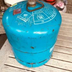 gasfles voor skottelbraai op de camping
