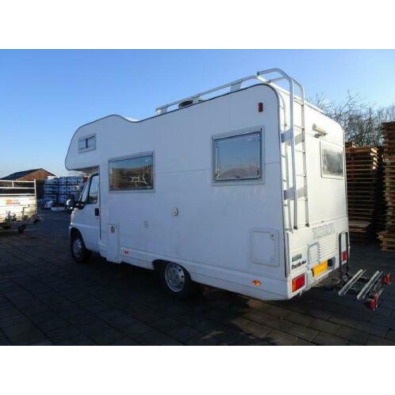 Lekker compacte doch ruime Adria 580 DX alkoof camper