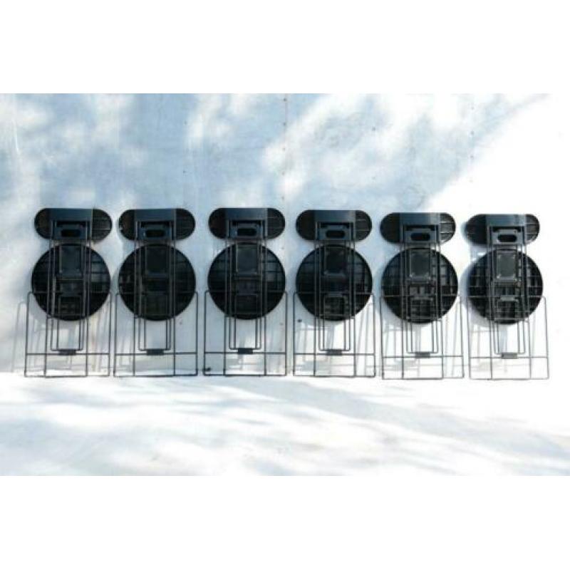 Cricket Chairs Andries van Onck & Kazuma Yamaguchi voor Magi