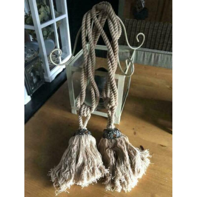 Oude Embrasse Met Metalen/IJzeren Ring Bewerkt Met Steentjes