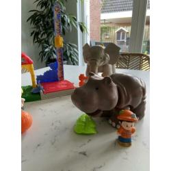 Little people dierentuin, nijlpaard, schoolbus en tractor