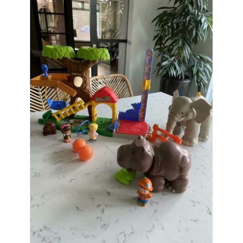 Little people dierentuin, nijlpaard, schoolbus en tractor