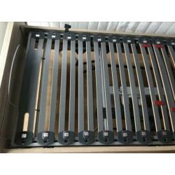 Hoog Laag bed, Ledikant Zorgbed Seniorbed.