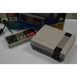 ZGAN IN DOOSJE: Nintendo Mini NES met 1 controller en doosje