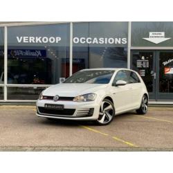 Volkswagen Golf 2.0 TSI GTI Performance | Navi | PDC | DCC
