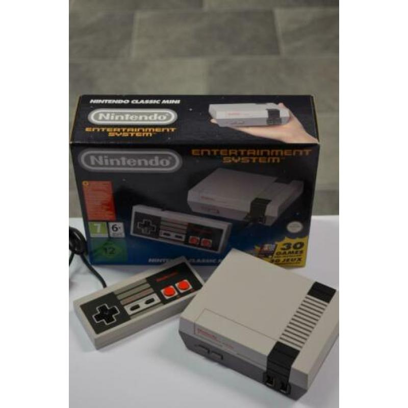 ZGAN IN DOOSJE: Nintendo Mini NES met 1 controller en doosje