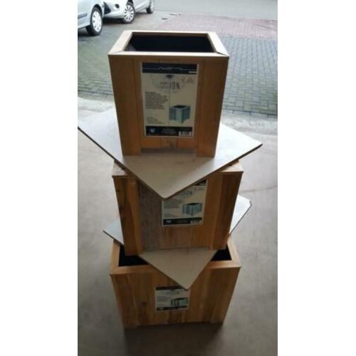 Hardhouten bloembakken te koop. Nieuw