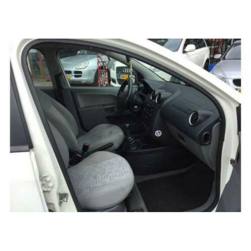 Ford Fiesta 1.4 16V Ambiente