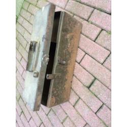 Oude ijzer gereedschap koffer