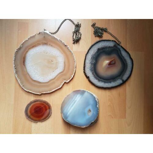 4 mooie doorsneden van mineralen, 2 met hangers