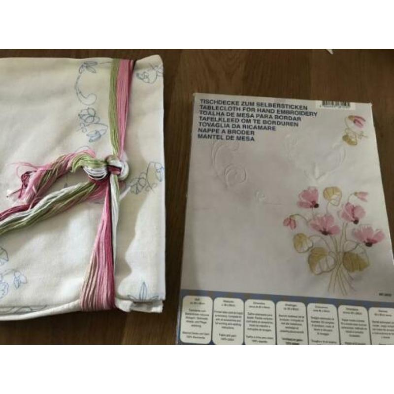 borduurpakket vierkant tafelkleed borduren, Dekservet