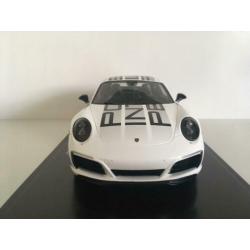 Porsche 911 (991) Carrera S Endurance Racing 2016 wit 1:18