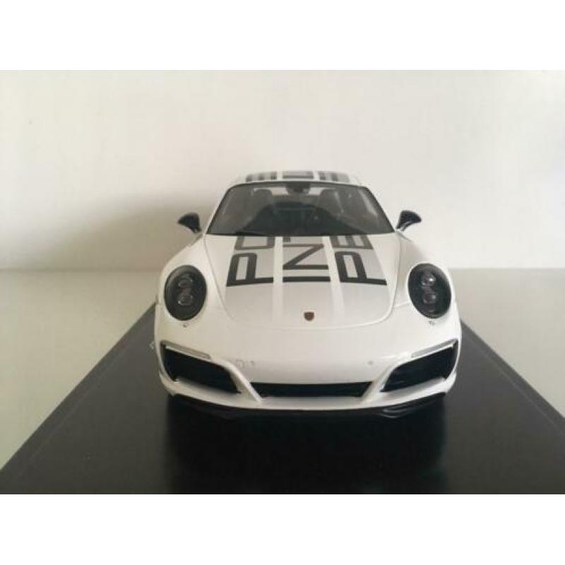 Porsche 911 (991) Carrera S Endurance Racing 2016 wit 1:18