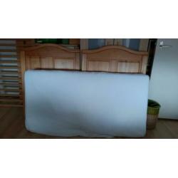 Kinderbedje. Afm 120x70 cm.