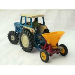 Britains GB Ford 6600 traktor met strooi aanhangertje 1/32.