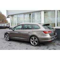 Seat Leon ST 1.6 TDI Style Navi|LED|Leder|PDC 140PK Grijs