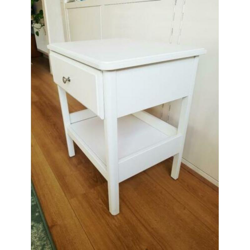 Mooi wit nachtkastje (TYSSEDAL, IKEA)