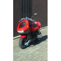 Ferrari rode Italjet Dragster BLAUW Kenteken