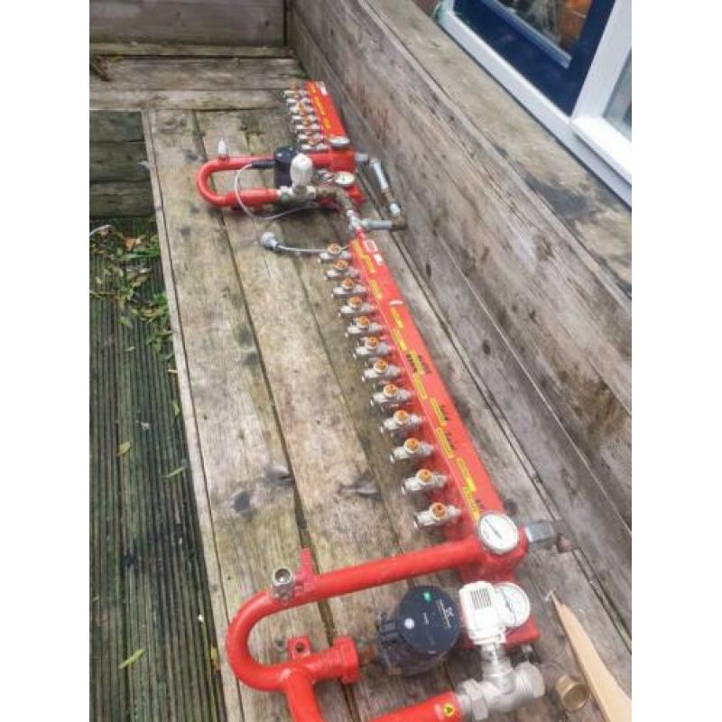 Grundfos waterpompen   1x 7 en 1x 12 groepen